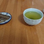 和田 - お茶と骨せんべい