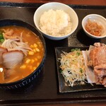 Raxamenizakaya koyabu - こやぶらぁめんと大きな唐揚げ２個＋ライス＋小鉢