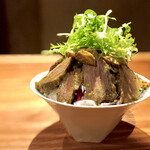 ラ・トォルトゥーガ - 淡路島ブリスケのコンビーフ いちごのサラダ