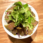 ラ・トォルトゥーガ - 淡路島ブリスケのコンビーフ いちごのサラダ