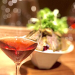 ラ・トォルトゥーガ - テスタロンガ ラフィネ ロゼと淡路島ブリスケのコンビーフ いちごのサラダ