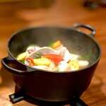 ラ・トォルトゥーガ - ハマグリ、帆立、ホタルイカ、赤あさり、バイ貝とたけのこのラグー 