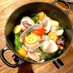 ラ・トォルトゥーガ - ハマグリ、帆立、ホタルイカ、赤あさり、バイ貝とたけのこのラグー 