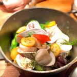 ラ・トォルトゥーガ - ハマグリ、帆立、ホタルイカ、赤あさり、バイ貝とたけのこのラグー 