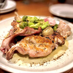 ラ・トォルトゥーガ - フランス産うさぎ もも肉と胸肉の炭火焼