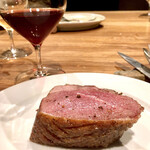 ラ・トォルトゥーガ - フランス シャラン産鴨バトーのロティとジュスタン デュトレーヴ    レ トゥール