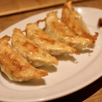 餃子とスパークリング バブルス - 焼き餃子