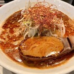 担々麺の軌跡 王擔 - 四川直送のスパイスで作った真っ赤なスープ