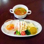 グリルカフェ RIVER ROCK - セットのロックサラダとスープ