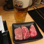 Tachigui Yakiniku Jiroumaru - 和牛赤身３点セットとセットビール！