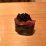 鮨 尚充 - やま幸さんのまぐろにキャビアという反則技の軍艦