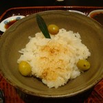 島宿　真里 - オリーブの実の土鍋ご飯