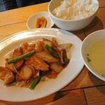 Winamukihainanchikinraisu - 「豚肉とかぼちゃのトウチ炒め」。ご飯やスープが付いて税込み950円