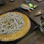 福助 - 田舎そばは粗挽き。粗塩でもいただけます