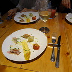 タケル クインディチ - ランチの前菜、ワインと共に