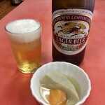 中華料理 喜楽 - 「瓶ビール（中）」500円也。お通しはサービス。