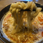 支那そばや 本店 - 坦々麺　麺リフト　中太麺　辛い…でも美味い！