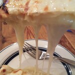 グルガオン - チーズクルチャのチーズがトロ～(*￣∇￣)ノ