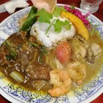 大衆中遊華食堂 八戒 - ビーフ(牛ハラミ)カリｨ×牡蠣と海老のシーフードカリｨ