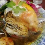 大衆中遊華食堂 八戒 - 牡蠣と海老のシーフードカリｨ