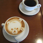 キャトルカフェ - カプチーノ480円と深煎りコーヒー400円