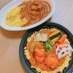 アマラ デリ - チキンミルチカレー  400円（上）、6種野菜のタンドリープレート  650円（下）