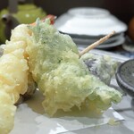 桶家乃隠居 - てんぷらおまかせ八品のタコと大葉