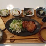 おいしいお酒とぽかぽかご飯 ふたば食堂 - ランチ限定御膳（豚肩ロースの醤油麹焼き）：980円