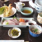 伊豫水軍 - 来島定食　１５７５円　（突き出し・刺身・天ぷら・釜飯・汁物・香の物）