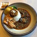 ハーティーズ - 2種あいがけカレー
            ・チキンカレー
            ・キーマカレー
            ・あげナストッピング