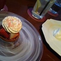 THE KAWABUN NAGOYA - 苺タルト、バスクチーズケーキ