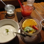 ルーエプラッツ ツオップ - ブラッドオレンジジュース　ヨーグルト　フルーツ　ナッツ