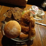 ルーエプラッツ ツオップ - パン盛り合わせ