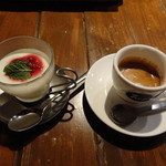 ルーエプラッツ ツオップ - ブラックベリーのパンナコッタ　エスプレッソ