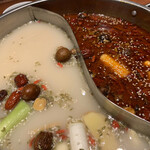 中国火鍋専門店 小肥羊 - 2種類のスープ