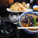 そば処 三な花 - 揚げなすカレーそば+天ぷら盛り合わせ