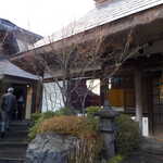 合掌レストラン 大藏 - 和風庭園は趣豊かに整えられており、外を眺められる客席も良さそう