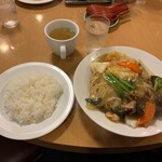 南海飯店 - かたい焼ソバ＋ライス