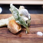 津の守坂 小柴 - ビワマスと筍　片栗の花　蝦蛄　フルーツトマト