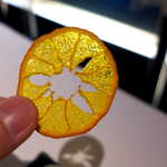 レスト ケイ ヤマウチ - 乾燥させたオレンジが添えられる。凝縮された甘い香り