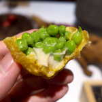 レスト ケイ ヤマウチ - 中には味噌ソースが隠れてる！ 全体に濃いめの味で、ビールにジャストフィット。これなら10個はいける！