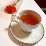 レスト ケイ ヤマウチ - 岡崎産の和紅茶に、お祝いのカーネーションを添えて
