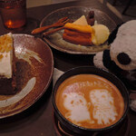 うさぎとぼく - 今日はまたまた大阪・阿倍野で人気の
      カフェ『うさぎとぼく』さんに。注文したのは、
      カフェラテ、キャロットケーキ、クラシックチーズケーキです。