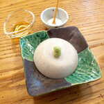 深酒 - 自家製そば豆腐（￥380）。まろやかな煮切り醤油、塩、わさびの三味で楽しむ