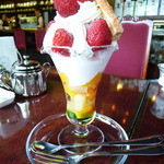 もり珈琲店 - 苺パフェ（単品　７００円）