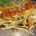 広島流お好み焼き 秀 - 肉玉　そば入り　ツナ・コーン（トッピング）