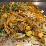 広島流お好み焼き 秀 - 肉玉　そば入り　ツナ・コーン（トッピング）