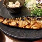 和カフェ 織部 - 焼きさば。引き締まった、しっかりとした身。
                                醤油無しで十分美味しい塩感。