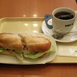 ドトールコーヒーショップ - ミラノサンドC（照り焼きチキンとタマゴサラダ）とホットティー