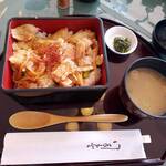 ダイヤグリーン倶楽部 - 豚焼肉重（香の物、味噌汁付き）